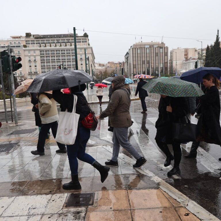 Τι μας φέρνουν οι βροχές; Υψηλές τιμές αερίων ρύπων σε πλατείες της Αθήνας (26-01-2026)