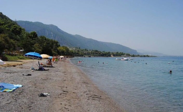 Επικίνδυνα τα νερά κολύμβησης στα Καμένα Βούρλα και με την υπογραφή της Περιφέρειας